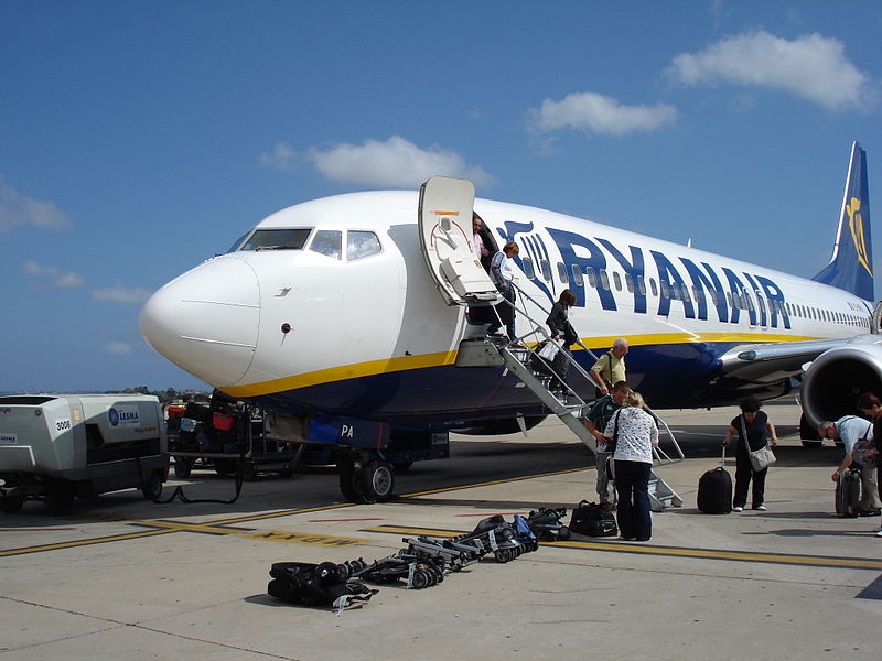 File:Boeing737-800Ryanair.JPG